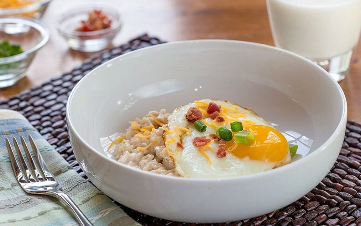 Oatmeal on the water and scrambled eggs - an excellent breakfast for diabetes